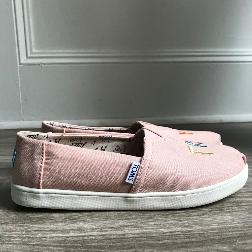 Toms - Picture 2 of 4